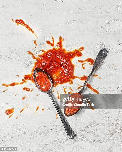 tomato sauce - tomatensaus stockfoto's en -beelden