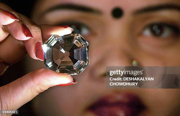 An Indian model shows the replica of the famous Indian diamond 'Koh-i-noor' during a press meeting in Calcutta, 29 January 2002. Replicas of hundred...