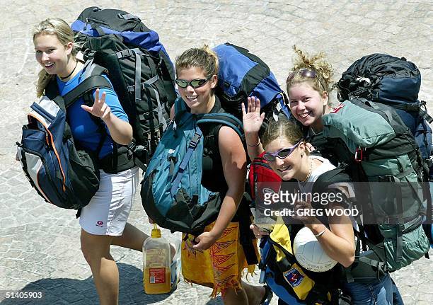Group of overseas backpackers, enjoy a walk through the popular tourist area of Circular Quay in Sydney, 20 November 2002. Despite concerns over...