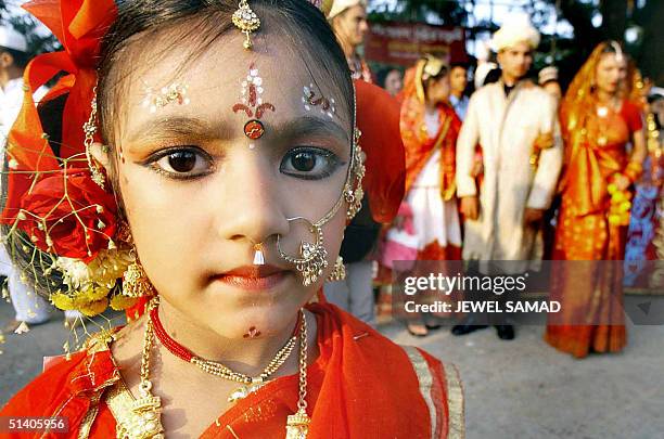 Bangladeshi girl wearing a traditional wedding dress takes part in a march in Dhaka, 07 December 2002 on the occasion of the Eid-al-Fitr...