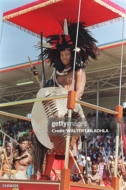Swaziland King Mswati III, who succeeded 25 April 1986 his father King Sobhuza II, who died in 1982 at the age of 82, salutes the crowd during...