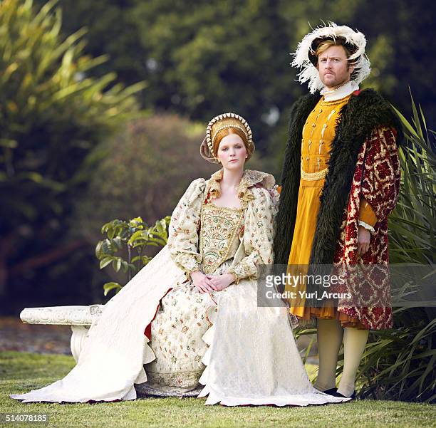 with her king by her side - koning koninklijk persoon stockfoto's en -beelden