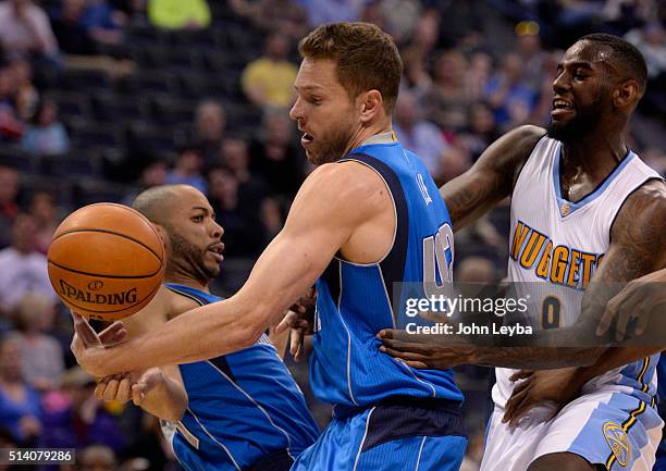 Dallas Mavericks forward David Lee pulls down a rebound from Denver Nuggets guard JaKarr Sampson during the first quarter March 6, 2016 at Pepsi...