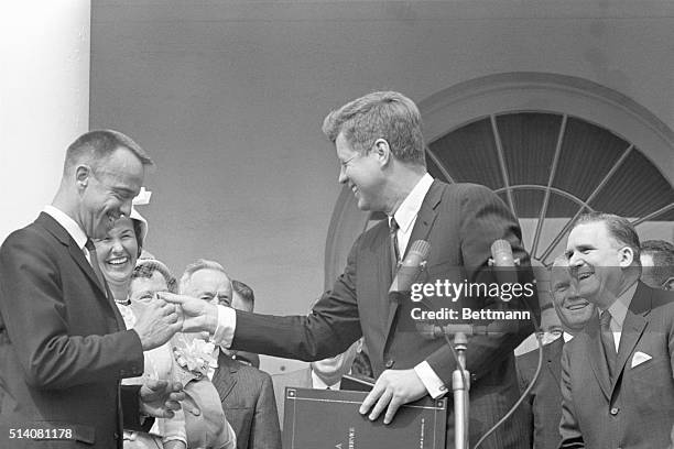 Washington, DC: Shepard Gets Medal: President Kennedy presents America's first astronaut, Commander Alan B. Shepard Jr., with NASA's distinguished...