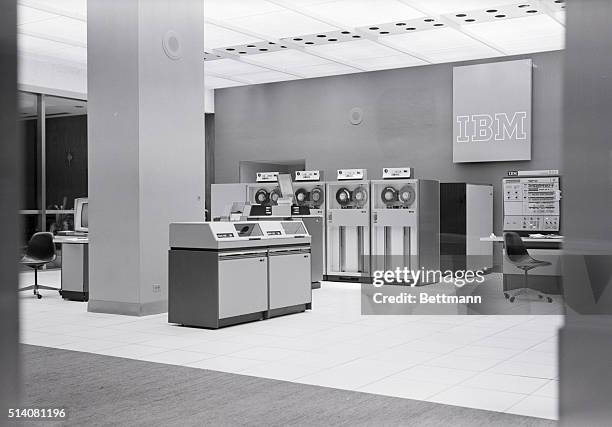 331 Vintage Mainframe Computer Stock Photos, High-Res Pictures, and ...