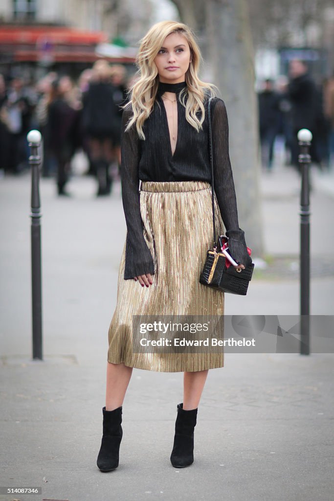 Street Style -Paris Fashion Week : Day Six Womenswear Fall Winter 2016/2017