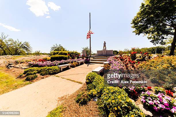 monument for folunteer firemans in mamaroneck, westchester county, usa - mamaroneck stock pictures, royalty-free photos & images