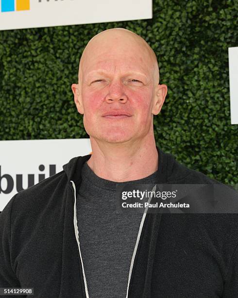 Actor Derek Mears attends the 2nd annual LoveLife fundraiser to support The BuildOn Organization at Microsoft Lounge on March 6, 2016 in Venice,...