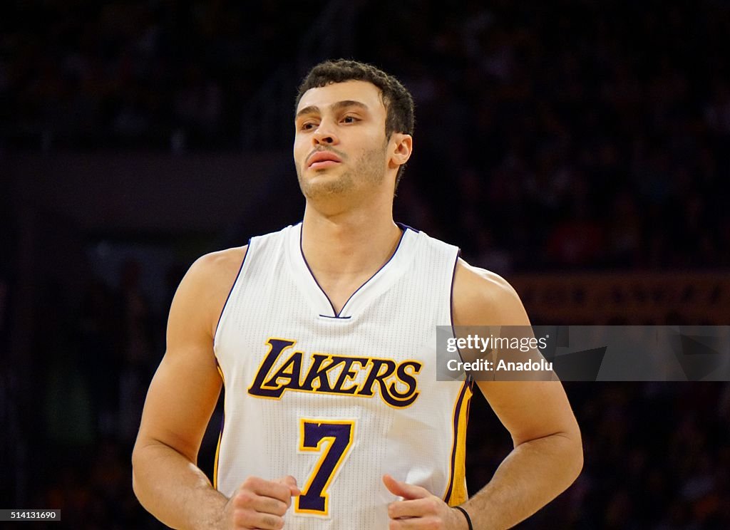 Los Angeles Lakers v Golden State Warriors