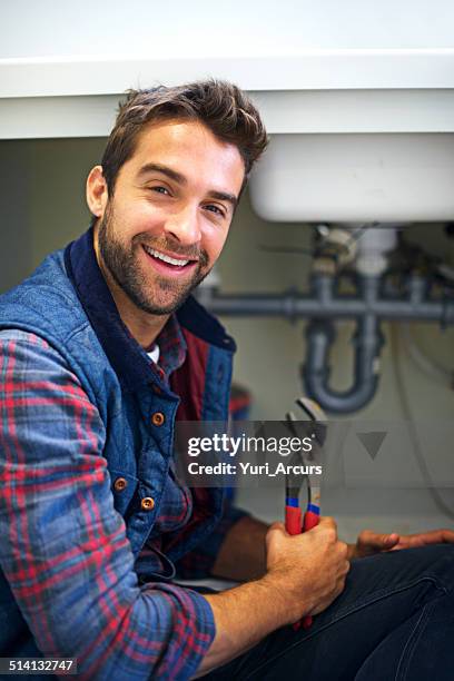 la herramienta más adecuada para tu trabajo - instalador de tuberías fotografías e imágenes de stock