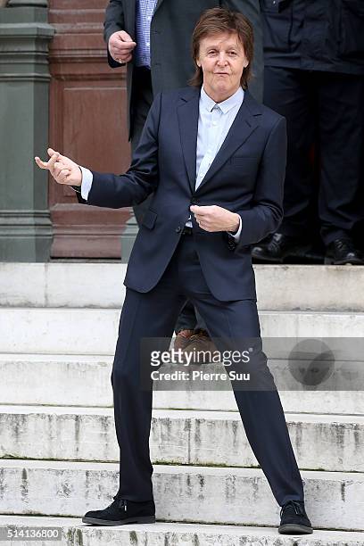 Paul McCartney arrives at the Stella McCartney show as part of the Paris Fashion Week Womenswear Fall/Winter 2016/2017 on March 7, 2016 in Paris,...