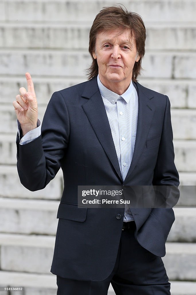 Stella McCartney : Outside Arrivals - Paris Fashion Week Womenswear Fall/Winter 2016/2017