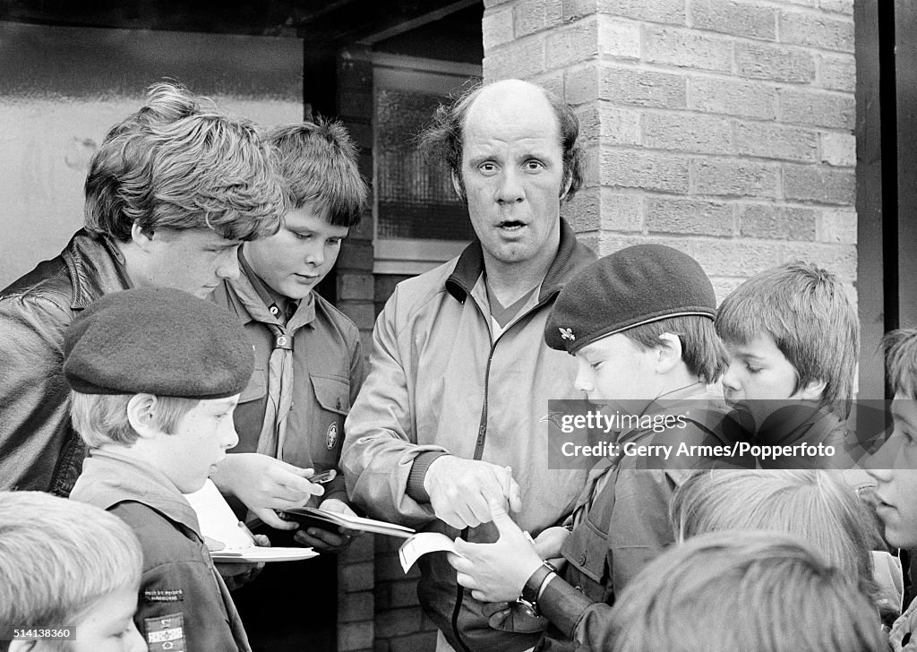 Jim Smith Signing Autographs