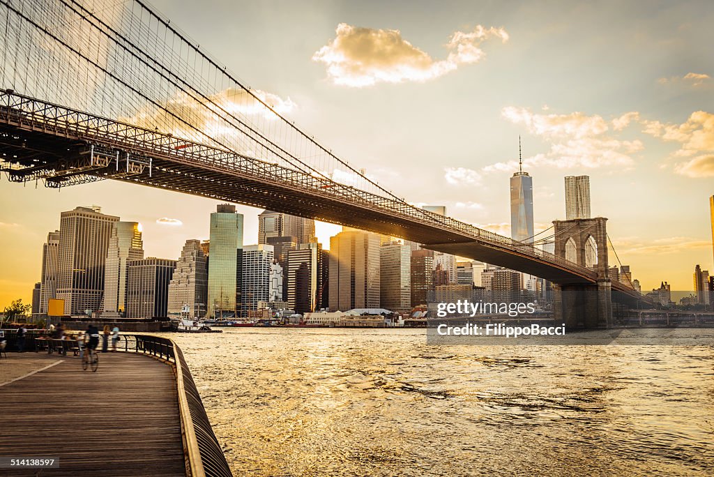 Pont de Brooklyn et Manhattan au coucher du soleil