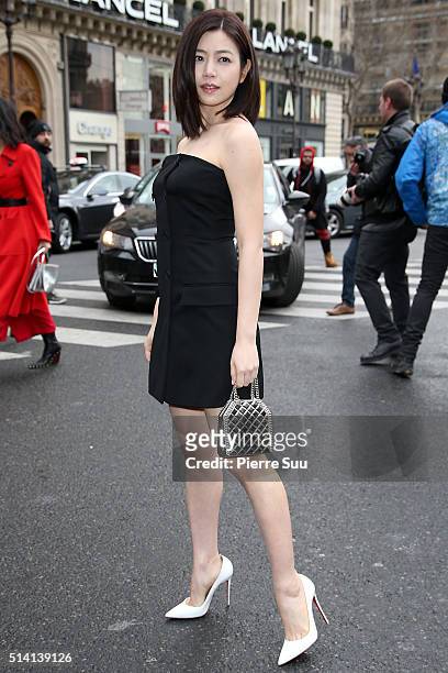 Michelle Chen arrives at the Stella McCartney show as part of the Paris Fashion Week Womenswear Fall/Winter 2016/2017 on March 7, 2016 in Paris,...