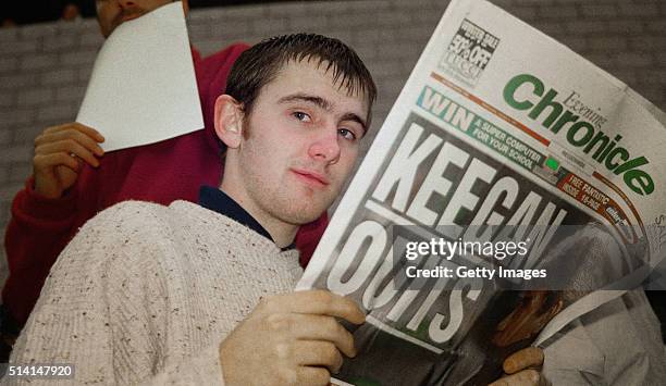 Newcastle United fan reads the 'Keegan Quits' headline in the Evening Chronicle outside St James' Park as manager Kevin Keegan leaves the club for...