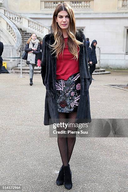 Bianca Brandolini d'Adda arrives at the Giambattista Valli show as part of the Paris Fashion Week Womenswear Fall/Winter 2016/2017 on March 7, 2016...