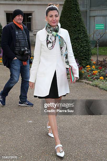 Giovanna Battaglia arrives at the Giambattista Valli show as part of the Paris Fashion Week Womenswear Fall/Winter 2016/2017 on March 7, 2016 in...