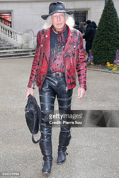 James Goldstein arrives at the Giambattista Valli show as part of the Paris Fashion Week Womenswear Fall/Winter 2016/2017 on March 7, 2016 in Paris,...
