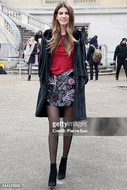 Bianca Brandolini d'Adda arrives at the Giambattista Valli show as part of the Paris Fashion Week Womenswear Fall/Winter 2016/2017 on March 7, 2016...