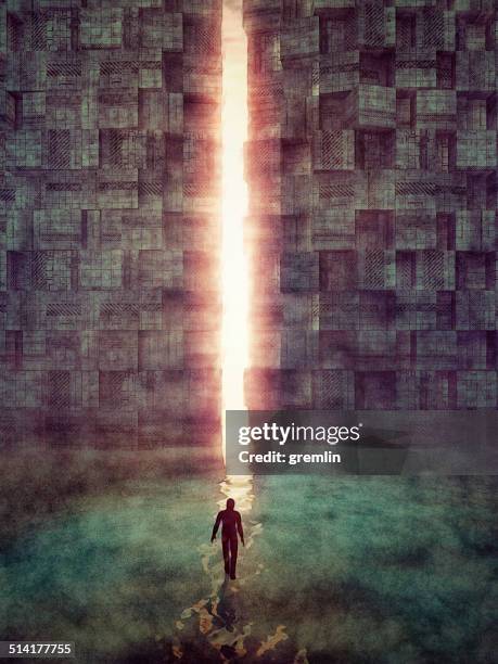 mann zu fuß auf geheimnisvolle ampel hinter den techno stone wall - eng stock-fotos und bilder