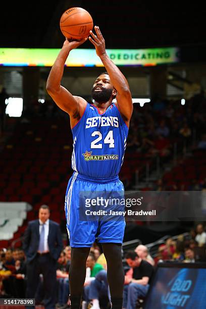 Baron Davis of the Delaware 87ers shoots the ball against the Iowa Energy in an NBA D-League game on March 6, 2016 at the Wells Fargo Arena in Des...