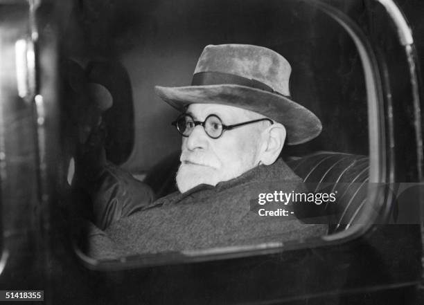 Austrian psychoanlyst Sigmund Freud leaves Victoria Station after his arrival in London 06 June 1938. Freud had his passport restored to him...