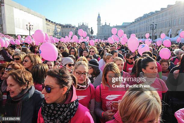 Ten thousand have run to raise funds for cancer research, during the third edition of "Just The Woman I Am" in defense of women's rights. So Turin's...