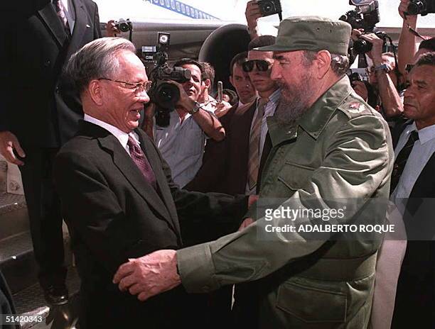 Cuban President Fidel Castro welcomes Vietnamese President Le Duc Anh to Havana 12 October. Le Duc Anh is the first Vietnamese head of state to visit...