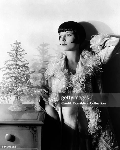 Actress Louise Brooks poses for a portrait session in circa1927.