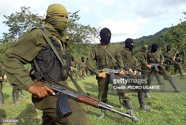 This file photo shows that members of the guerrilla of ELN are trained in San Francisco, Antioquia 12 October, 1998. Miembros de la guerrilla del...