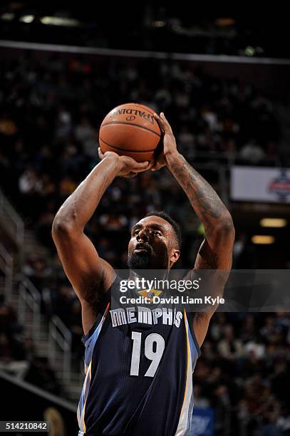 Hairston of the Memphis Grizzlies shoots against the Cleveland Cavaliers during the game on March 7, 2016 at Quicken Loans Arena in Cleveland, Ohio....