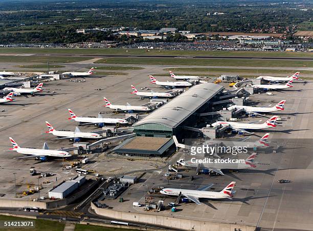 luftbild von british airways flugzeuge - heathrow airport stock-fotos und bilder