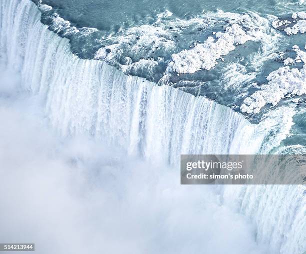 niagra horseshoe falls from above in winter - horseshoe falls niagara falls fotografías e imágenes de stock