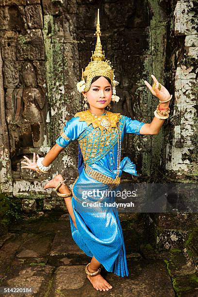 apsara dancer at angkor wat - apsara 個照片及圖片檔