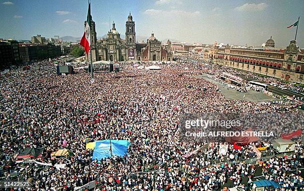 Crowd of more than 150,000 people gather at the central Zocalo square 11 March 2001 before the Presidential Palace in the Mexican capital at the...