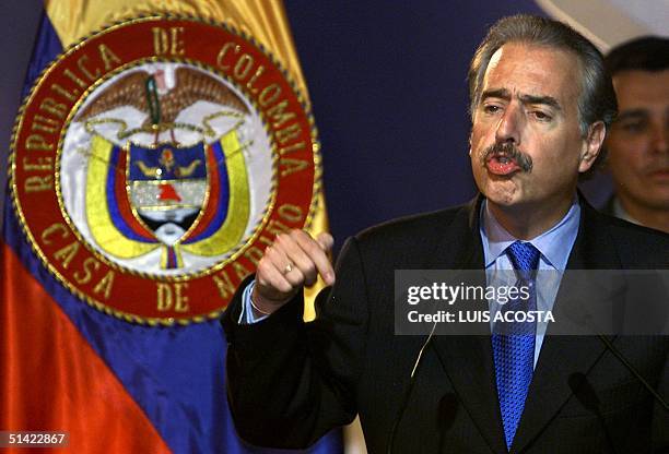 Colombian President Andres Pastrana speaks at the presentation of the new jersey of the Colombian national team, 30 May 2001 in Bogota, Colombia....