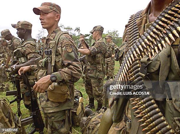 Troops of Colombian Army prepare to embark at El Cara?o airport in Quibdo, Colombia, 05 May 2002. Colombian Army is trying to enter the area of this...