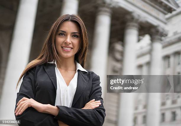mujer de negocios o abogada exitosa - abogado fotografías e imágenes de stock