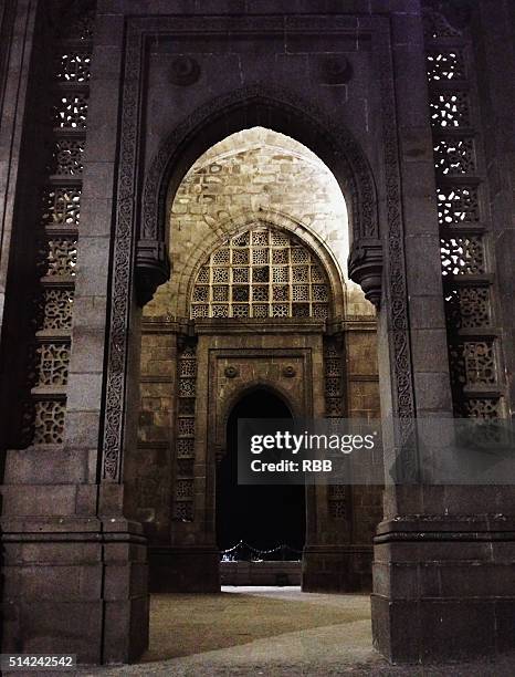 side hall of gateway of india mumbai - george v of great britain stock pictures, royalty-free photos & images