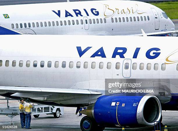 Two mechanics of the Brazilian airline Varig work on a plane, 26 November 2002, in the Congonhas airport, in Sao Paulo, Brazil. Arnim Lore, president...