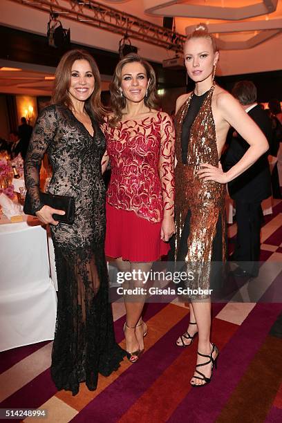 Karen Webb, Elizabeth Hurley and Franziska Knuppe during the PEOPLE Style Awards at Hotel Vier Jahreszeiten on March 7, 2016 in Munich, Germany.