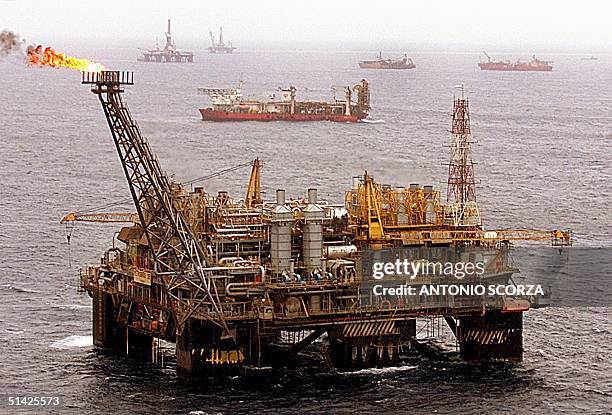 This aerial vista of the oil platform flat P-26 08 November, 1999 in the oil field of Marlin, 116 km off the coast of Macae, north of Rio de Janeiro,...