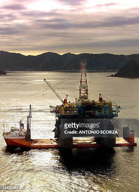 The oil-drilling platform P-36 of the Brazilian state-owned oil company "Petrobras" arrives on board a freighter in the Guanabara Bay in Rio de...
