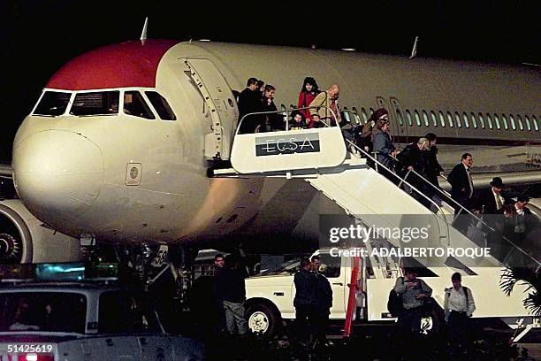 Several passengers of the charter flight of the Taca Company chartered by Marazul, descend stairs during the dawn from 04 December, 1999 in the...