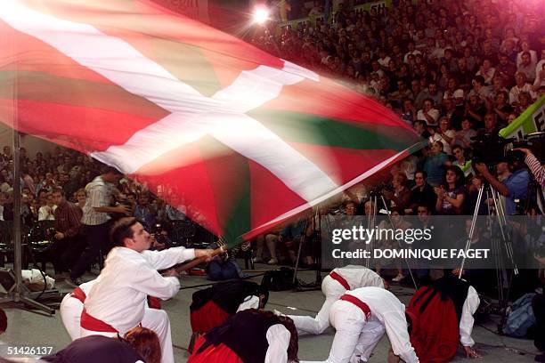 Basque Party 809 Basque Dancers Stock Photos, High-Res Pictures, and Images - Getty ...