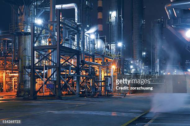 化学&石油化学プラント - ガス管 ストックフォトと画像