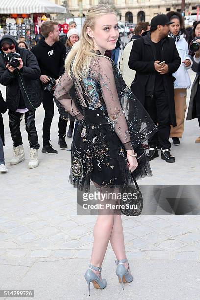 Dakota Fanning arrives at the Valentino show as part of the Paris Fashion Week Womenswear Fall/Winter 2016/2017 on March 8, 2016 in Paris, France.