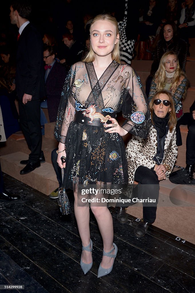 Valentino : Front Row- Paris Fashion Week Womenswear Fall/Winter 2016/2017