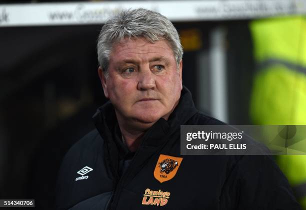 Hull City's English manager Steve Bruce arrives for the English FA cup fifth round replay football match between Hull City and Arsenal at the KC...